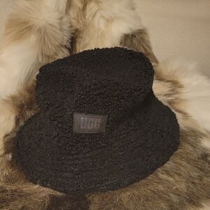 UGG Textured Sherpa Black Bucket Hat